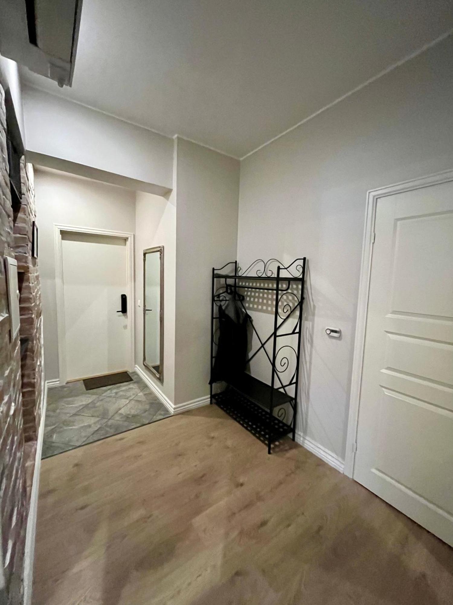 Old Town Apartment - Self Check In Voru Exterior photo