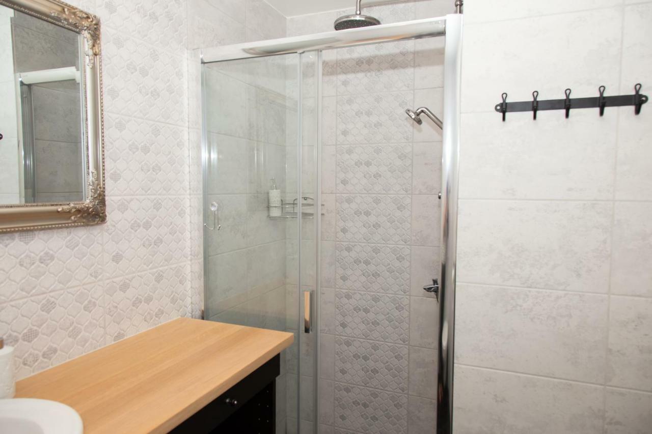Old Town Apartment - Self Check In Voru Exterior photo